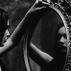 femme-se-cherche-miroir