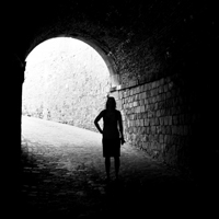 femme-seule-tunnel