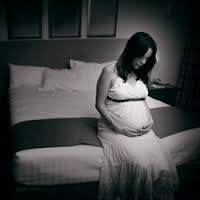 pregnant-sad-woman