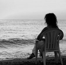 femme-seule-plage